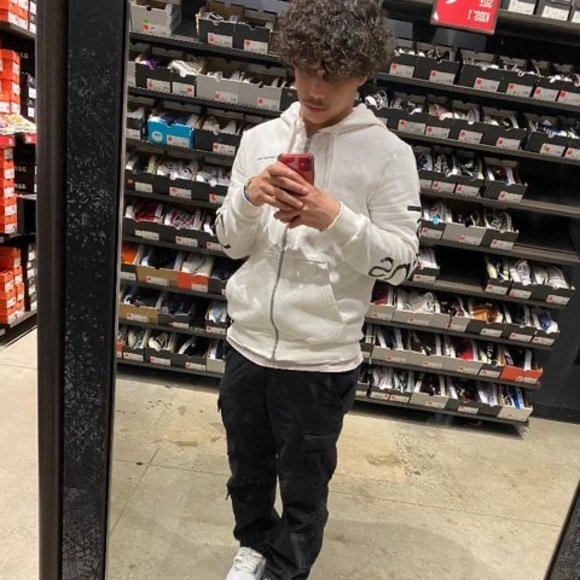 Meet your Posher, Jonathan - Picture 1 of 1